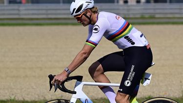 Netherland's Mathieu van der Poel in action during the Men's Elite Road Race of the European Championship 2024 in Hasselt on September 15, 2024. 
DIRK WAEM / Belga / AFP