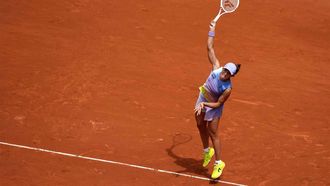 Poland's Iga Swiatek serves to Slovakia’s Rebecca Sramkova during their women's singles match on day 2 of the French Open tennis tournament on Court Philippe-Chatrier at the Roland-Garros Complex in Paris on May 26, 2025. 
Dimitar DILKOFF / AFP