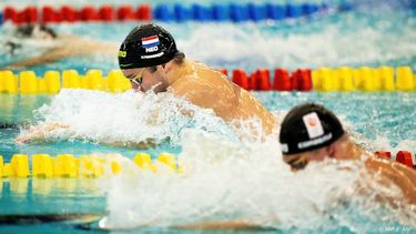 ROTTERDAM - Arno Kamminga (l) en Caspar Corbeau op de laatste dag van de Rotterdam Qualification meet zwemmen in het Zwemcentrum Rotterdam. ANP IRIS VAN DEN BROEK