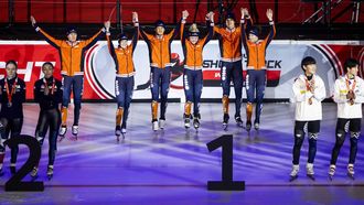 DORDRECHT - (l-r) Jens van ’t Wout (NED), Michelle Velzeboer (NED), Melle van ’t Wout (NED), Xandra Velzeboer (NED), Teun Boer (NED), Selma Poutsma (NED) tijdens de finale van de mixed relay op dag 4 van de vierde ISU World Tour-wedstrijd shorttrack van dit seizoen. De wedstrijd is het kwalificatietoernooi voor de Olympische Spelen. ANP IRIS VAN DEN BROEK