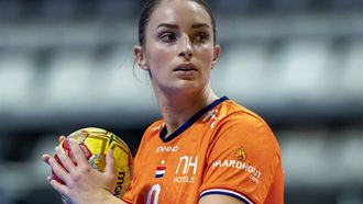 CASTELLON DE LA PLANA - De Nederlandse handbalster Larissa Nusser in actie tegen Noorwegen tijdens de laatste groepswedstrijd in de hoofdronde van het WK handbal. Nederland moet bij de eerste twee landen in de groep eindigen om de kwartfinales te bereiken. ANP RONALD HOOGENDOORN