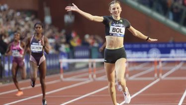 epa11604794 Femke Bol of the Netherlands wins the women's 400m Hurdles race during the World Athletics Diamond League Finals, at the Memorial Van Damme in Brussels, Belgium, 14 September 2024.  EPA/OLIVIER HOSLET