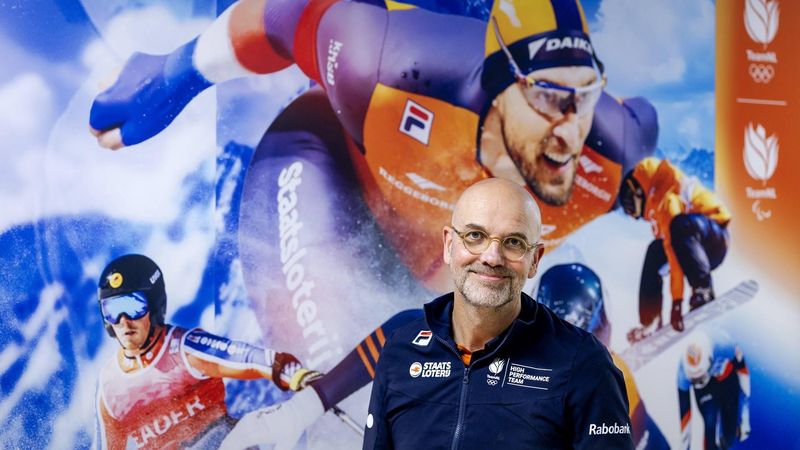 ARNHEM - André Cats, directeur topsport van TeamNL poseert na afloop van een persgesprek op Papendal. De bijeenkomst staat in het teken van de Olympische Winterspelen van Milaan Cortina. ANP ROBIN VAN LONKHUIJSEN