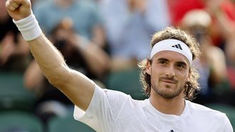 2023-07-08 17:44:04 epa10734711 Stefanos Tsitsipas of Greece celebrates winning against Laslo Djere of Serbia during their Men's Singles third round match at the Wimbledon Championships, Wimbledon, Britain, 08 July 2023.  EPA/TOLGA AKMEN   EDITORIAL USE ONLY