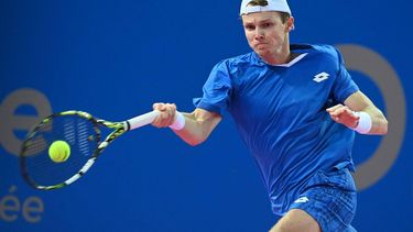 Dutch Jesper de Jong returns the ball to Canada's Felix Auger Aliassime during their men's singles semi-finals tennis match at the Open Occitanie ATP World Tour in Montpellier, southern France on February 1, 2025. 
Sylvain THOMAS / AFP