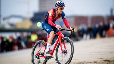 British rider Thomas Tom Pidcock competes during the Men's Elite race at the UCI World Cup Cyclocross cycling event stage 9 (out of 14) in Antwerp, on December 23, 2023.
 
JASPER JACOBS / Belga / AFP