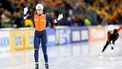 HEERENVEEN - Marijke Groenewoud juicht na het winnen tijdens de Massastart vrouwen op de laatste dag van de ICU derde wereldbeker schaatsen in het Thialf stadion. ANP VINCENT JANNINK