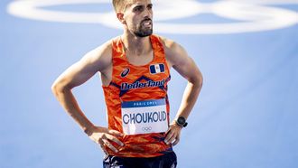 PARIJS - Khalid Choukoud komt over de finish van de marathon voor de mannen op de Olympische Spelen. De marathon wordt traditiegetrouw in het laatste weekend van de Spelen gelopen. ANP IRIS VAN DEN BROEK