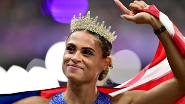 epa11538258 Sydney McLaughlin-Levrone celebrates after winning the Women 400m Hurdles final of the Athletics competitions in the Paris 2024 Olympic Games, at the Stade de France stadium in Saint Denis, France, 08 August 2024.  EPA/CHRISTIAN BRUNA