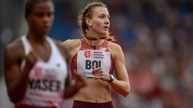 epa12195296 Femke Bol of the Netherlands (R) in action during the Women's 400 metres event at the 2025 Golden Spike Ostrava athletics meeting as part of the World Athletics Continental Tour in Ostrava, Czech Republic, 24 June 2025.  EPA/MARTIN DIVISEK