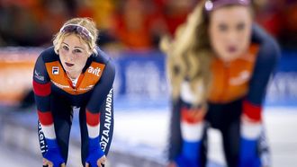 HEERENVEEN - Marijke Groenewoud (NED) Joy Beune (NED) in actie op de 5000 meter allround vrouwen tijdens de laatste dag van de WK allround en sprint in ijsstadion Thialf. SEM VAN DER WAL / ANP