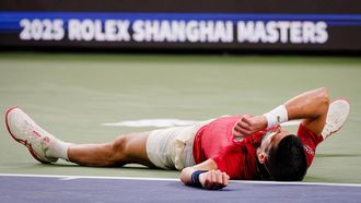 epa12437250 Novak Djokovic of Serbia struggles with the heat during his Men's Singles round of 16 match against Jaume Munar of Spain at the Shanghai Masters tennis tournament in Shanghai, China, 07 October 2025.  EPA/ALEX PLAVEVSKI