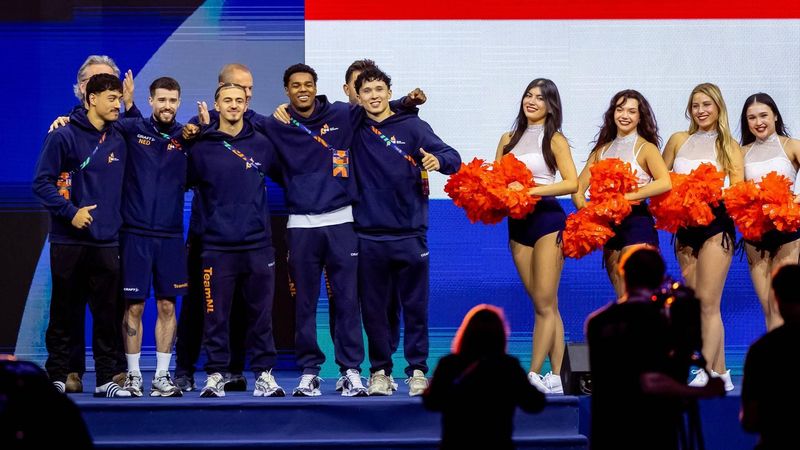 ROTTERDAM - De Nederlandse heren turners kwalificeren zich voor de teamfinale tijdens de  de wereldkampioenschappen turnen in Rotterdam Ahoy. IRIS VAN DEN BROEK / ANP