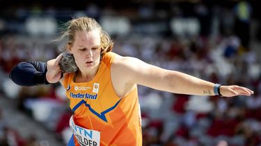 2023-08-26 10:31:56 BOEDAPEST - Jessica Schilder in actie tijdens het kogelstoten tijdens de achtste dag van de wereldkampioenschappen atletiek. ANP ROBIN VAN LONKHUIJSEN