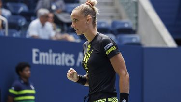 2023-08-29 14:09:21 epa10827425 Arantxa Rus of the Netherlands reacts to gaining an advantage to Madison Keys of the United States during their first round match at the US Open Tennis Championships at the USTA National Tennis Center in Flushing Meadows, New York, USA, 29 August 2023. The US Open runs from 28 August through 10 September.  EPA/SARAH YENESEL 22368