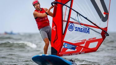 SCHEVENINGEN - Luuc van Opzeeland in actie in de medaillerace iQfoiling tijdens de negende dag van de wereldkampioenschappen zeilen. ANP SEM VAN DER WAL