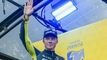 Dutch Jelte Krijnsen of Q36.5 Pro Cycling Team celebrates on the podium after winning the Druivenkoers one-day cycling race, 206,3 km from and to Overijse, on August 23, 2024. 
MARC GOYVAERTS / Belga / AFP