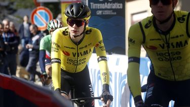 epa11206595 Danish rider Jonas Vingegaard of the Team Visma - Lease a Bike before the fifth stage of the 59th Tirenno-Adriatico cycling race, over 144km from Torricella Sicura to Valle Castellana, Italy, 08 March 2024.  EPA/ROBERTO BETTINI