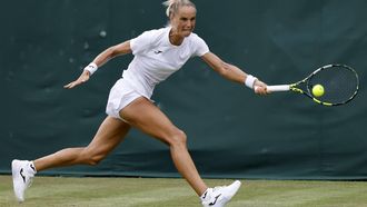 epa12208762 Arantxa Rus of the Netherlands in action during the Women's 1st round match against Caroline Dolehide of the US at the Wimbledon Championships, Wimbledon, Britain, 01 July 2025.  EPA/TOLGA AKMEN  EDITORIAL USE ONLY