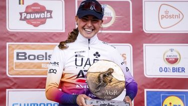 VALKENBURG - Paula Blasi (UAE Team ADQ) op het podium na de vrouweneditie van de Amstel Gold Race 2026 voor vrouwen in Valkenburg. MARCEL VAN HOORN / ANP
