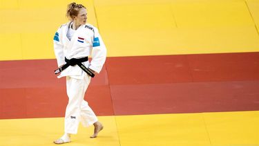 LISSABON - Naomi van Krevel in actie tegen Estrella Lopez Sheriff uit Spanje tijdens de Europese Kampioenschappen Judo. De EK in Portugal zijn het laatste meetmoment voor plaatsing voor de Spelen van Tokio. ANP REMKO DE WAAL