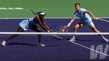 USA’s Asia Muhammad (L) and Netherland’s Demi Schuurs (R) play against Slovakia’s Tereza Mihalikova and Britain’s Olivia Nicholls during the women’s doubles final match at the BNP Paribas Open at the Indian Wells Tennis Garden in Indian Wells, California, on March 15, 2025. 
Patrick T. Fallon / AFP
