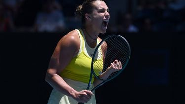 epa11829641 Aryna Sabalenka of Belarus reacts during a round 3 match of the Australian Open against Clara Tauson of Denmark at Melbourne Park in Melbourne, 17 January 2025.  EPA/JOEL CARRETT AUSTRALIA AND NEW ZEALAND OUT