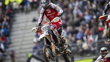epa12044546 Glenn Coldenhoff of the Netherlands in action during the first MXGP race of the Motocross World Championship in Frauenfeld, Switzerland, 21 April 2025.  EPA/GIAN EHRENZELLER