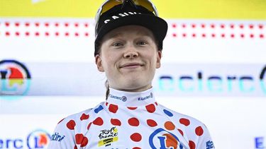 Fenix-Deceuninck team 's Dutch rider Puck Pieterse celebrates on the podium with the best climber's polka dot (dotted) jersey after the 4th stage (out of 8) of the third edition of the Women's Tour de France cycling race, a 122.7 km between Valkenburg and Liege, on August 14, 2024.
 
JULIEN DE ROSA / AFP