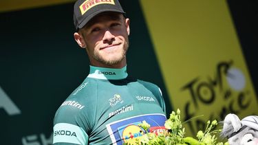 epa12229742 Italian rider Jonathan Milan of Lidl - Trek team celebrates on the podium in the point classification leader green jersey after  the 6th stage of the Tour de France cycling race over 201.5km from Bayeux to Vire Normandie, France, 10 July 2025.  EPA/CHRISTOPHE PETIT TESSON