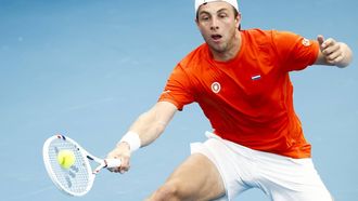 epa12632589 Tallon Griekspoor of Team Netherlands plays a forehand in his Group F singles match against Hubert Hurkacz of team Poland during day six of the 2026 United Cup at Ken Rosewall Arena in Sydney, Australia, 07 January 2026.  EPA/MARK EVANS NO ARCHIVING, EDITORIAL USE ONLY AUSTRALIA AND NEW ZEALAND OUT