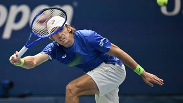 Australia’s Alex De Minaur plays a forehand return to Switzerland’s Leandro Riedi during their men's singles round of 16 tennis match on day nine of the US Open tennis tournament at the USTA Billie Jean King National Tennis Center in New York City, on September 1, 2025. 
ANGELA WEISS / AFP