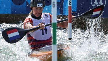 epa11502605 Martina Wegman of the Netherlands in action during the Women's Kayak Single semifinal of the Canoeing Slalom competitions in the Paris 2024 Olympic Games at the Vaires-sur-Marne Nautical Stadium, in Vaires-sur-Marne, France, 28 July 2024.  EPA/MAXIM SHIPENKOV