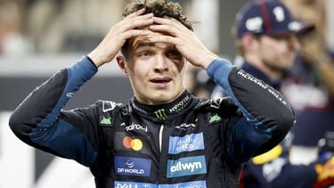 ABU DHABI - Lando Norris (McLaren) viert zijn wereldtitel op het Yas Marina Circuit aan het einde van de Abu Dhabi Grand Prix. ANP SANDER KONING