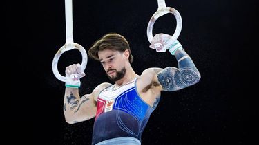 2023-09-27 18:25:44 ANTWERPEN - Turner Casimir Schmidt bereidt zich tijdens een training voor op het WK Turnen in het Belgische Antwerpen. ANP IRIS VAN DEN BROEK