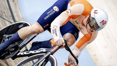 2023-08-09 19:12:37 GLASGOW - Jeffrey Hoogland in actie op het onderdeel keirin tijdens de wereldkampioenschappen baanwielrennen. De Schotse stad is van 3 tot en met 13 augustus het toneel van een wereldkampioenschap met meerdere fiets disciplines. ANP ROBIN VAN LONKHUIJSEN