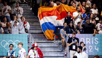 PARIJS - Oranje supporters tijdens de handbalwedstrijd van Nederland tegen Angola. Het olympisch handbaltoernooi voor vrouwen vindt plaats van 25 juli tot en met 10 augustus. ANP KOEN VAN WEEL