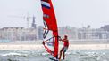 SCHEVENINGEN - Luuc van Opzeeland in actie in de medaillerace iQfoiling tijdens de negende dag van de wereldkampioenschappen zeilen. ANP SEM VAN DER WAL