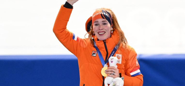 Gold medallist Netherland's Antoinette Rijpma-de Jong poses on the podium of the speed skating women's 1500m during the Milano Cortina 2026 Winter Olympic Games at Milano Speed Skating Stadium in Milan on February 20, 2026. 
Daniel MUNOZ / AFP