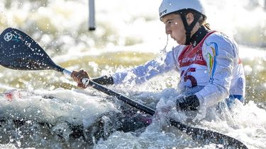 epa08683123 Lena Teunissen of Netherlands competes in the women's Kayak (K1) semifinal at the Canoe Slalom European Championships in Prague, Czech Republic, 20 September 2020.  EPA/MARTIN DIVISEK