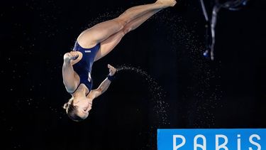 PARIJS - Else Praasterink tijdens het schoonspringen voorronde toren 10m plank tijdens de Olympische Spelen. ANP IRIS VAN DEN BROEK