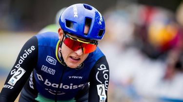 Team Baloise–Trek Lions' Dutch rider Lucinda Brand competes in the women's elite race of the Krawatencross cyclocross event, stage 7 (out of 8) of the X2O Trofee Veldrijden competition, in Lille on February 9, 2025. 
JASPER JACOBS / Belga / AFP
