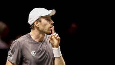 ROTTERDAM - Botic van de Zandschulp in actie tegen Alex De Minaur tijdens de kwartfinale op de vijfde dag van het ABN AMRO tennistoernooi in Ahoy Rotterdam. BAS CZERWINSKI / ANP