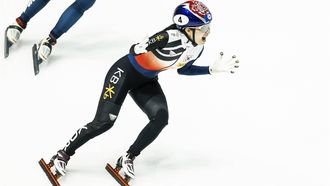 ROTTERDAM - Gilli Kim (KOR) viert haar eerste plaats tijdens de 1500 meter vrouwen A-finale op het WK shorttrack in Ahoy. ANP KOEN VAN WEEL
