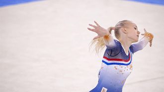 TOKIO - Lieke Wevers in actie op vloer tijdens de kwalificaties tijdens het turnen op de Olympische Spelen. ANP ROBIN VAN LONKHUIJSEN