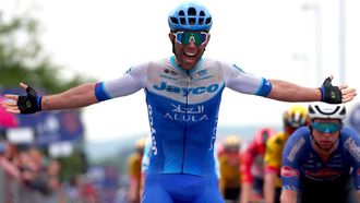 Team Jayco AlUla's Australian rider Michael Matthews celebrates as he crosses the finish line to win the third stage of the Giro d'Italia 2023 cycling race, 216 km between Vasto and Melfi, on May 8, 2023. 
Luca BETTINI / AFP