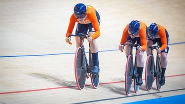 BALLERUP - Hetty van de Wouw, Kimberley Kalee en Steffie van der Peet  tijdens de kwalificatie team sprint op de eerste dag van het WK baanwielrennen in de Ballerup Super Arena. ANP IRIS VAN DEN BROEK