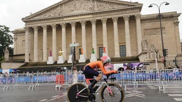 Netherlands' Demi Vollering cycles past the National Assembly as she competes in the women's road cycling individual time trial during the Paris 2024 Olympic Games in Paris, on July 27, 2024. 
Dimitar DILKOFF / AFP