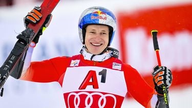 epa12483856 The winner Marco Odermatt from Switzerland reacts in the finish area during the second run of the Mens Giant Slalom race of the FIS Alpine Ski World Cup season opener on the Rettenbach glacier, in Soelden, Austria, 26 October 2025.  EPA/GIAN EHRENZELLER