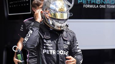 2023-09-23 12:38:18 epa10877930 British Formula One driver Lewis Hamilton of Mercedes-AMG Petronas leaves his garage at the end of the third practice session of the Japanese Formula One Grand Prix in Suzuka, Japan, 23 September 2023. The Japanese Formula One Grand Prix will take place on 24 September 2023.  EPA/FRANCK ROBICHON